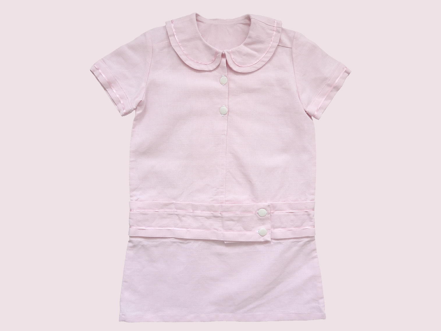maedchen-kinder-kleid-retro-hemdchen-leinen-rosa-bubikragen-zwanziger-jahre-festliche-kindermode-bullerbue-vorne